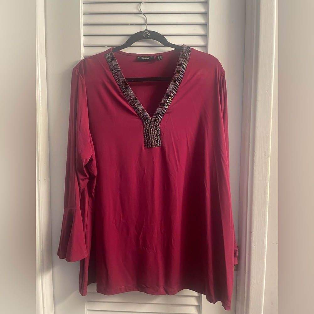Susan Graver 2XL Jersey Flair Blouse. B Neck with stunning beads 3/4 sleeves